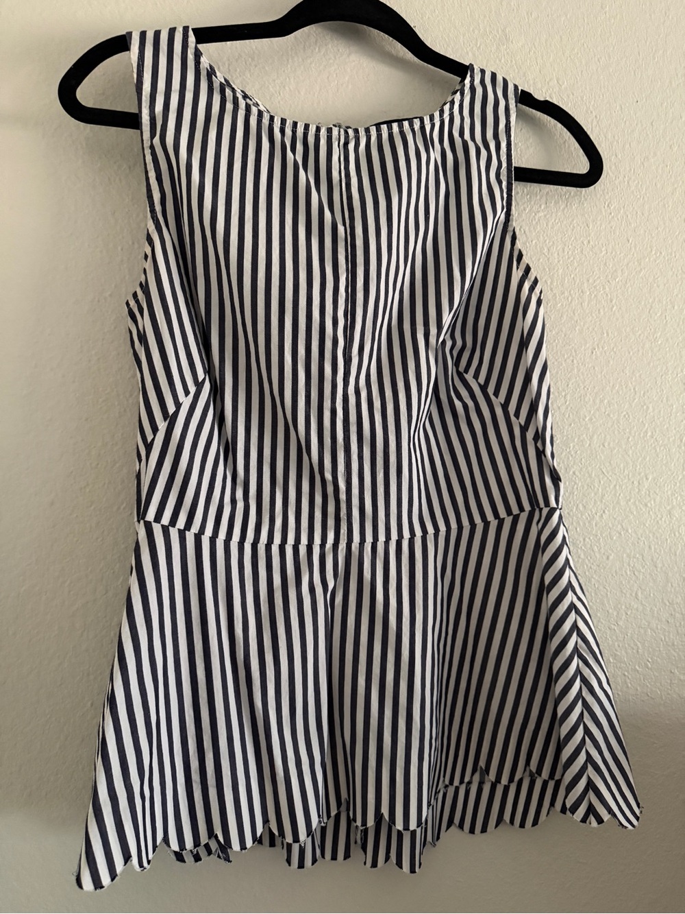 Banana Republic Tank Top Striped Blue White Scallop Hem Classic Preppy 6/M